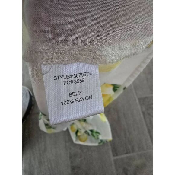 Skies Are Blue Off‎ the Shoulder Top Lemon Print Size XS - Picture 6 of 7